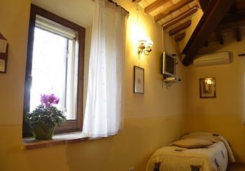 Agriturismo Le Due Torri Torre Quadrano Спелло Экстерьер фото