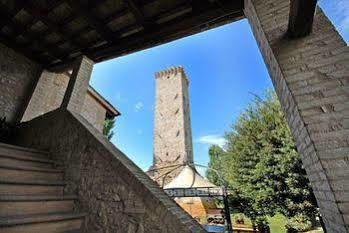 Agriturismo Le Due Torri Torre Quadrano Спелло Экстерьер фото